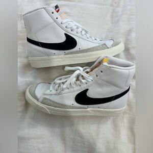 NIKE Blazer Mid '77 Womens Shoes